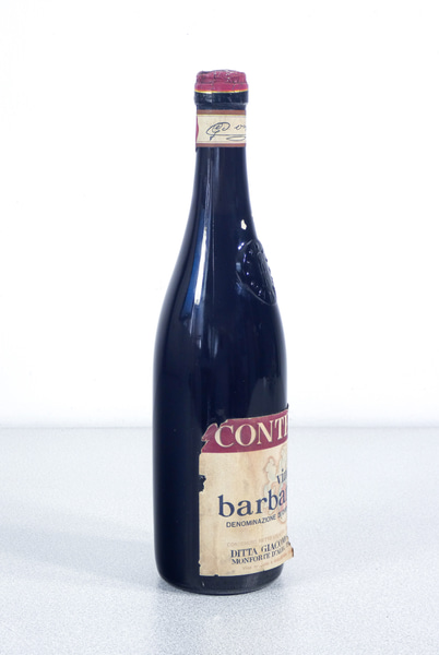 Bottiglia di vino della casa vinicola Giacomo CONTERNO, BARBARESCO degli anni 60. Monforte d'Alba