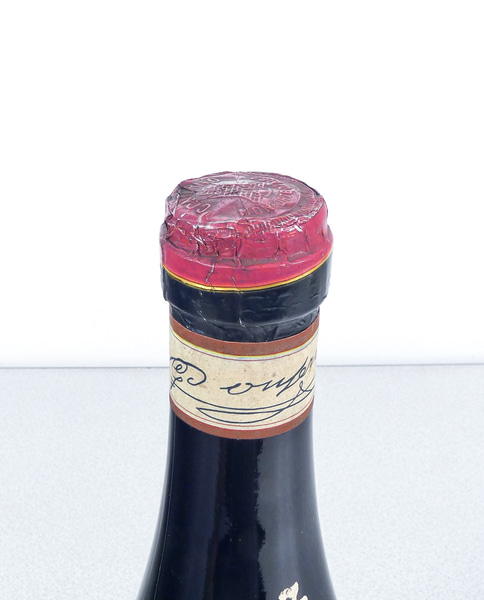 Bottiglia di vino della casa vinicola Giacomo CONTERNO, BARBARESCO degli anni 60. Monforte d'Alba