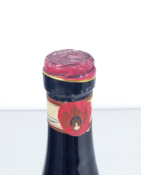 Bottiglia di vino della casa vinicola Giacomo CONTERNO, BARBARESCO degli anni 60. Monforte d'Alba