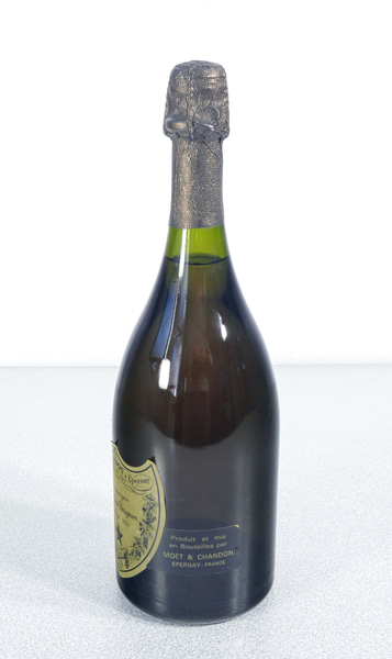 Bottiglia di champagne MOËT & CHANDON à Epernay, Vintage 1973. Francia
