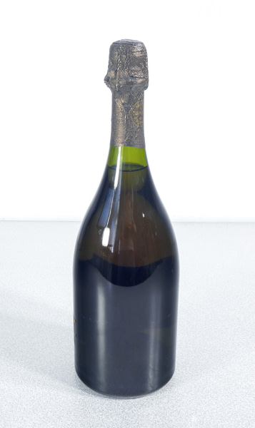 Bottiglia di champagne MOËT & CHANDON à Epernay, Vintage 1973. Francia