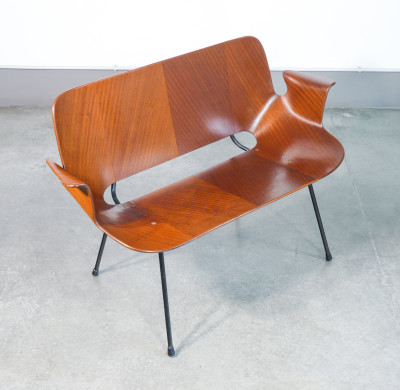 Divanetto Medea, con braccioli, design Vittorio NOBILI per Fr. TAGLIABUE. Italia, Anni 50
