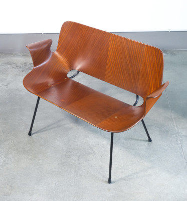 Divanetto Medea, con braccioli, design Vittorio NOBILI per Fr. TAGLIABUE. Italia, Anni 50