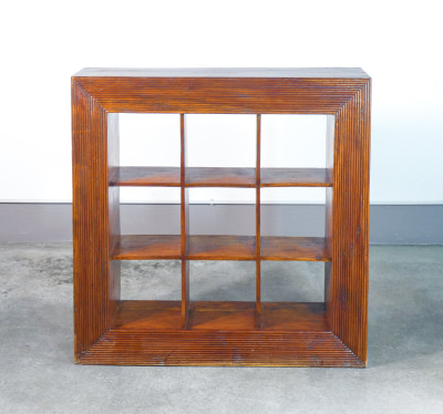 Libreria scaffale a giorno, in stile etnico, interamente in legno. Novecento
