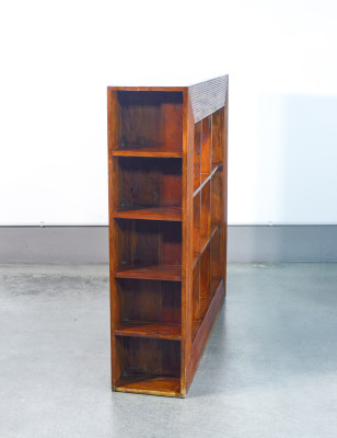 Libreria scaffale a giorno, in stile etnico, interamente in legno. Novecento