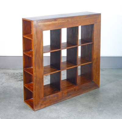 Libreria scaffale a giorno, in stile etnico, interamente in legno. Novecento