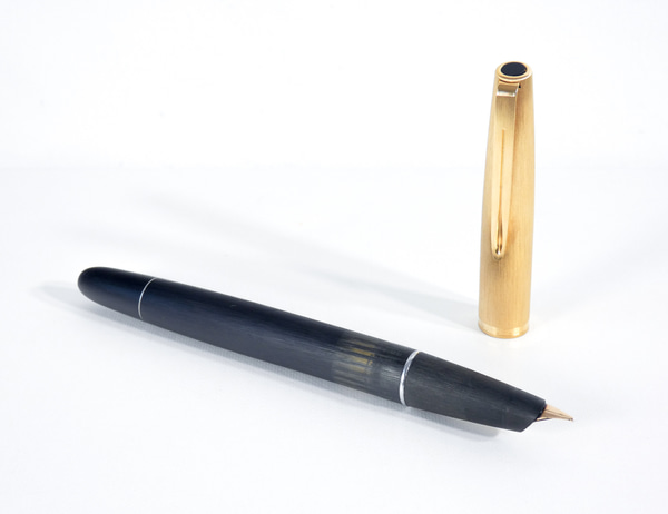 Penna stilografica AURORA 88P con astuccio originale in metallo, garanzia e copricustodia. Italia, Anni 50