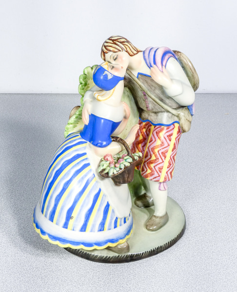 Scultura in ceramica LENCI, Primo Bacio, di Giovanni GRANDE. Torino, 1933