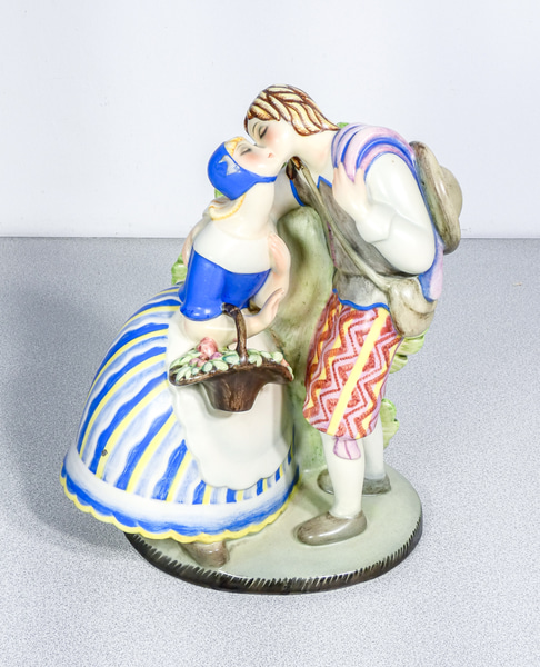 Scultura in ceramica LENCI, Primo Bacio, di Giovanni GRANDE. Torino, 1933