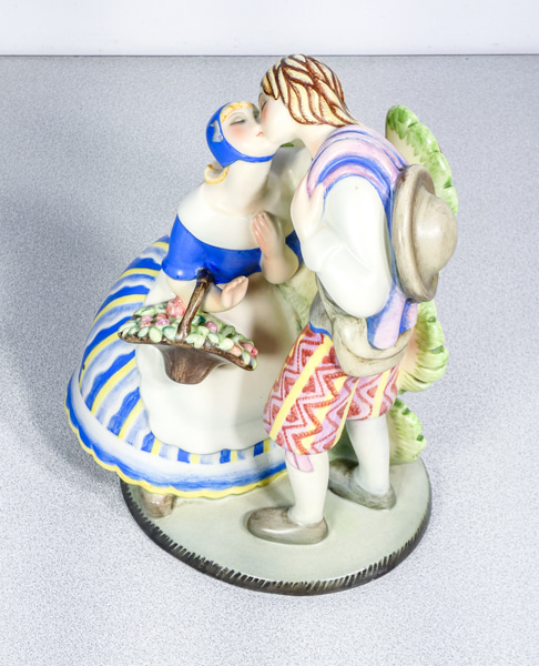 Scultura in ceramica LENCI, Primo Bacio, di Giovanni GRANDE. Torino, 1933