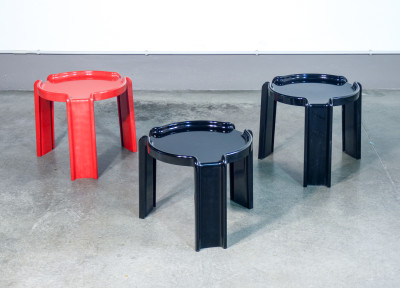 Set di tre tavolini impilabili mod. 4905 design Giotto STOPPINO per KARTELL. Regno Unito, Anni 60