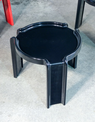 Set di tre tavolini impilabili mod. 4905 design Giotto STOPPINO per KARTELL. Regno Unito, Anni 60