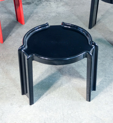 Set di tre tavolini impilabili mod. 4905 design Giotto STOPPINO per KARTELL. Regno Unito, Anni 60