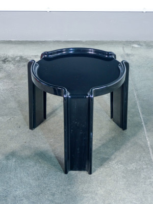 Set di tre tavolini impilabili mod. 4905 design Giotto STOPPINO per KARTELL. Regno Unito, Anni 60