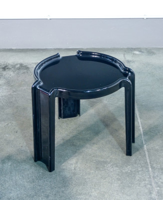 Set di tre tavolini impilabili mod. 4905 design Giotto STOPPINO per KARTELL. Regno Unito, Anni 60