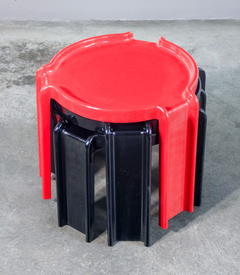 Set di tre tavolini impilabili mod. 4905 design Giotto STOPPINO per KARTELL. Regno Unito, Anni 60