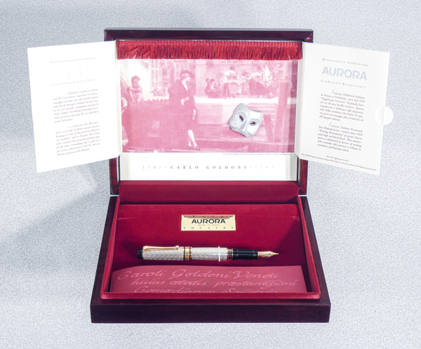 Stilografica AURORA Carlo Goldoni, argento 925, edizione limitata, esemplare n. 1347/1793. Torino, 1993