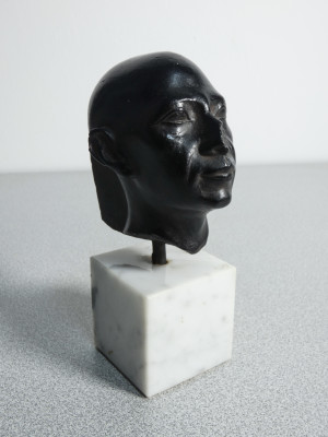 Riproduzione di antica scultura egiziana presente al Detroit Institute of Arts. AMR Alva Museum Replicas. New York USA