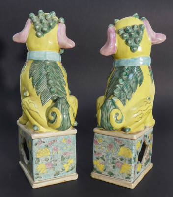 Coppia di Leoni Guardiani, Cani Foo in ceramica. Cina, Novecento