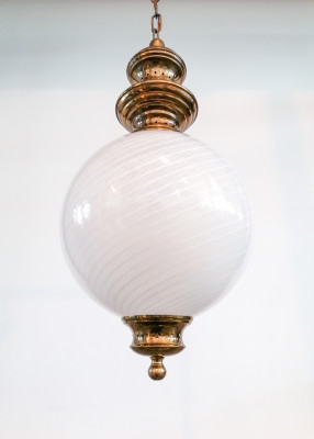 Coppia di lampadari design Luigi CACCIA DOMINIONI per AZUCENA vetri con filigrana a RETICELLO. Italia, Anni 50