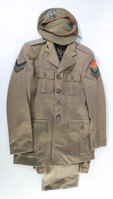 Divisa da Artigliere, Divisione fanteria "Cremona", completa di berretto, giacca e pantaloni. Italia, Anni 70