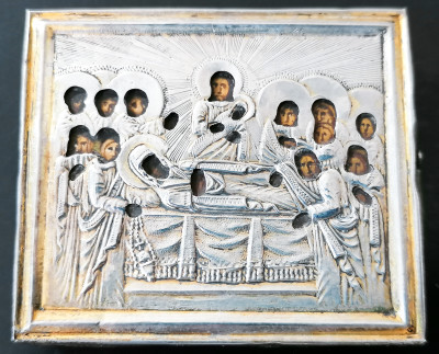 Tre antiche icone russe con riza in argento: Gruppo di santi, S. Romano il melode, Dormizione della Vergine. Russia, Metà Ottocento