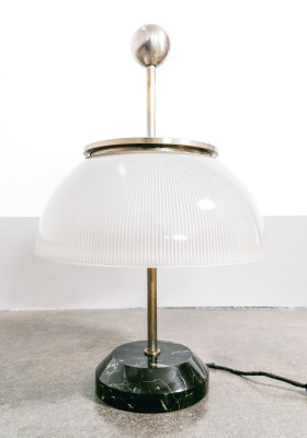 Lampada da tavolo ALFA design di Segio MAZZA per ARTEMIDE. Italia, Anni 60