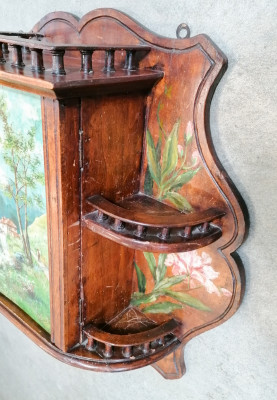 Mensoline, armadietto da parete in legno dipinto a mano e firmato. Italia, Novecento