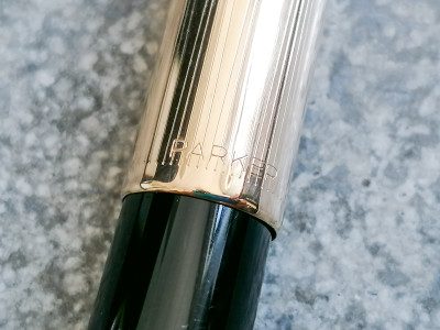 Penna stilografica PARKER 51 cappuccio laminato in oro 12cr in custodia originale con attestato d