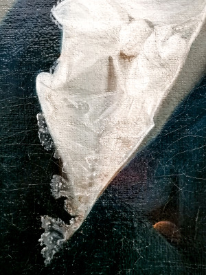 Grande dipinto in olio su tela di autore anonimo e di eccellente fattura ritraente un uomo seduto a figura intera, in bellissima cornice coeva. Italia, Primo Ottocento