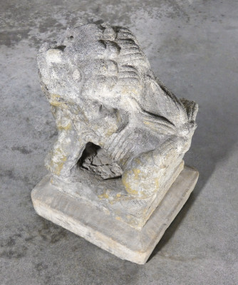 Leone Guardiano, ShiShi, Cane Foo in pietra, stucco misto a pietrisco, con tracce di policromia. Cina, Primo Ottocento