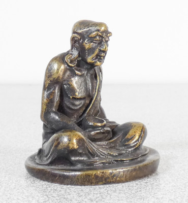 Sculturina in bronzo raffigurante un santo cinese taoista. Cina, Novecento