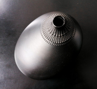 Vaso in porcellana nera Pollo, design Tapio WIRKKALA. Porcelaine Noire. ROSENTHAL Studio Linie. Germania, Anni 70