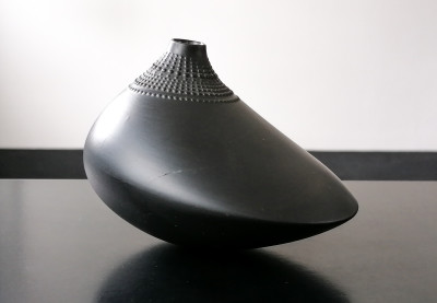 Vaso in porcellana nera Pollo, design Tapio WIRKKALA. Porcelaine Noire. ROSENTHAL Studio Linie. Germania, Anni 70