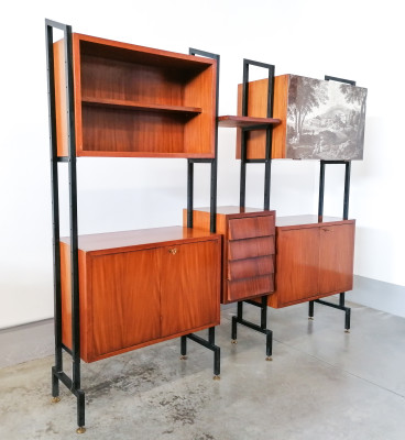 Wall Unit modulare, libreria componibile in legno, con mobiletti ad ante e cassetti. Design italiano, Anni 60/70