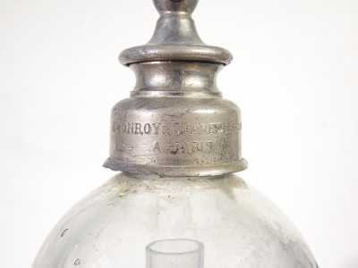 Bottiglia "seltzogena" o "gasogena" per la produzione di seltz. E. MONROY & Cie. In vetro soffiato e metallo. Francia, Ottocento