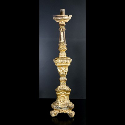 Candeliere Luigi XVI originale d'epoca, in legno scolpito, e dorato a mecca. Italia, 1770-1780