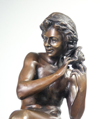 Copia del Pescatore con conchiglia di Jean-Baptiste CARPEAUX, in bronzo con basamento in marmo. Francia, Tardo Ottocento Primo Novecento