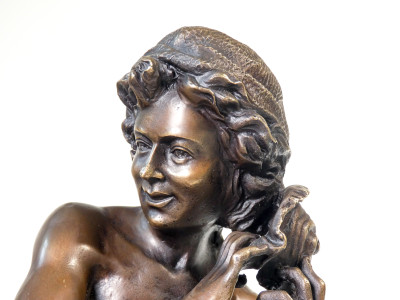 Copia del Pescatore con conchiglia di Jean-Baptiste CARPEAUX, in bronzo con basamento in marmo. Francia, Tardo Ottocento Primo Novecento