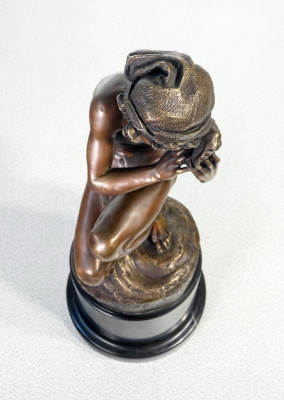 Copia del Pescatore con conchiglia di Jean-Baptiste CARPEAUX, in bronzo con basamento in marmo. Francia, Tardo Ottocento Primo Novecento