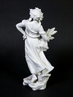 Coppia di statuine in ceramica bisquit VOLKSTEDT, Richard ECKERT. Rudolstadt Germania, Fine Ottocento Primo Novecento
