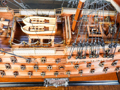 Grande modello della nave HMS VICTORY, veliero inglese del XVIII secolo. Certificato di Autenticità. OMH