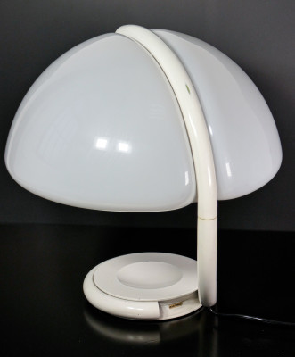 Lampada da tavolo Serpente, mod. 599, design Elio MARTINELLI. Italia, 1965
