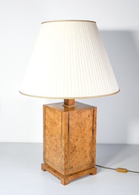 Lampada da tavolo di design, in legno impiallacciato in radica. Italia, Anni 60/70