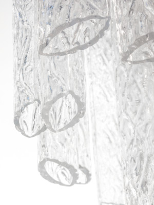 Lampadario a sospensione riferibile alla produzione di Toni Zuccheri per VENINI, in vetro soffiato di Murano. Italia, Anni 60