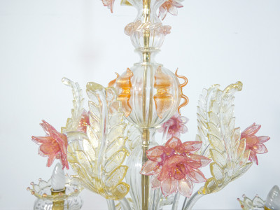 Lampadario a sospensione LA MURRINA in vetro soffiato di Murano, con elementi decorativi vegetali e floreali. Italia, Anni 80 