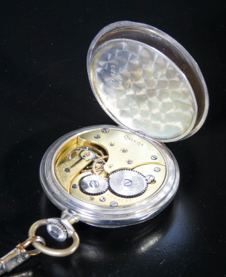 Orologio da tasca OMEGA cal. 18 LPB, cassa in argento 800, carica manuale. Svizzera, Primo Novecento