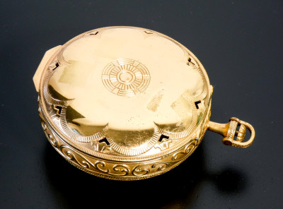 Orologio da tavolo ERNEST BOREL Versailles in stile Luigi XV, con allarme. Svizzera, Anni 60