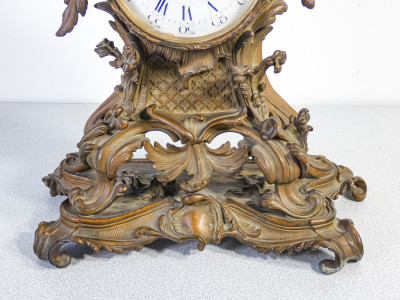 Orologio a pendolo, da tavolo, stile Luigi XV, movimento meccanico a doppia carica DEBUT. Francia, Ottocento