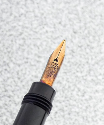 Penna stilografica MONTBLANC Rouge et Noir Baby (00) - Safety, corpo in ebanite e oro 18k, pennino in oro 14k. Con custodia originale. Germania, Anni 20